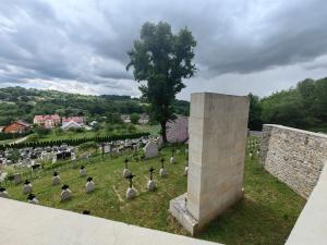 Cmentarz wojenny nr 190 Janowice - czerwiec 2024.