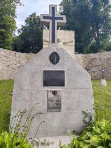 Cmentarz wojenny nr 190 Janowice - czerwiec 2024.