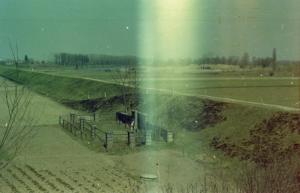 Cmentarz-wojenny-nr-216-w-Sierakowicach-zdjecie-z-poczatku-lat-90-XX-wieku